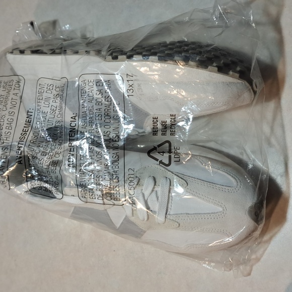 New Balance 327 White w/Grey N  WS327KE SZ: 10B Medium - Picture 2 of 16